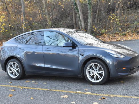 Used 2021 Tesla Model Y Long Range image 13