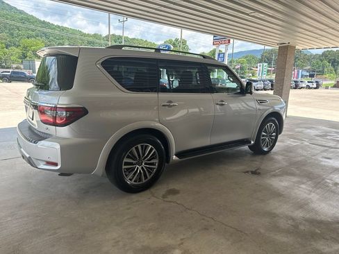 Used 2021 Nissan Armada SL w/ Captain's Chairs Package AWD/4WD image 4