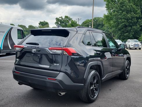 Used 2021 Toyota RAV4 XLE FWD image 5