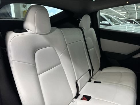 Used 2022 Tesla Model Y Long Range image 26