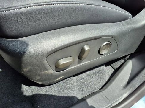 New 2025 Chevrolet Traverse LT w/ Sun and Wheel Package FWD image 17