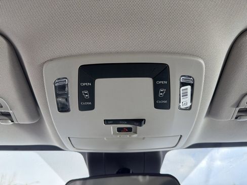 Used 2024 Toyota Sienna LE image 27