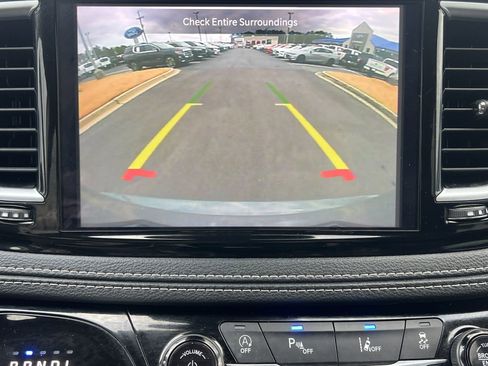 Used 2023 Chrysler Pacifica Limited image 6