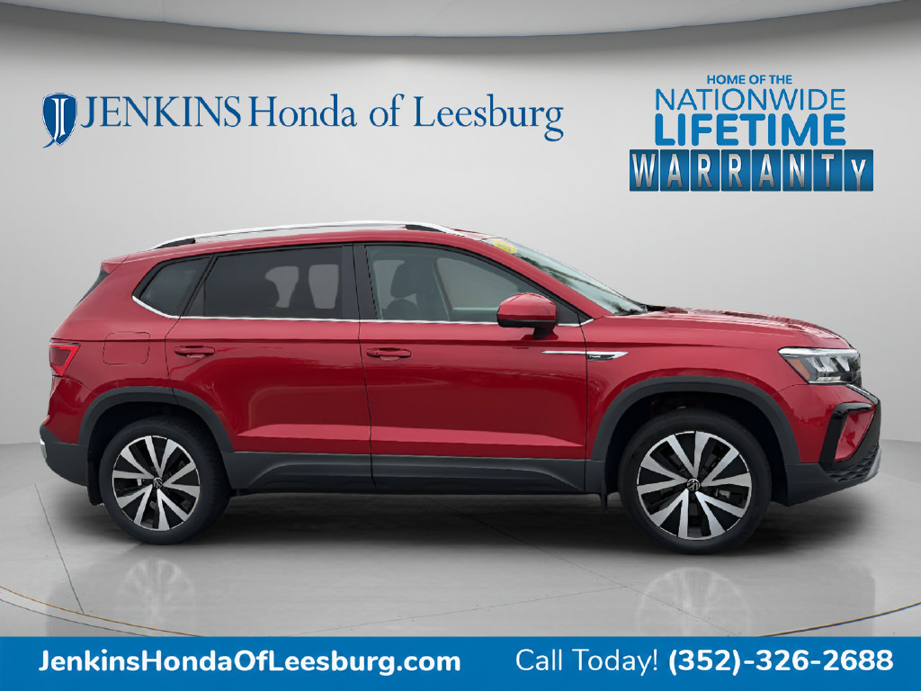 Used 2024 Volkswagen Taos SE FWD image 2