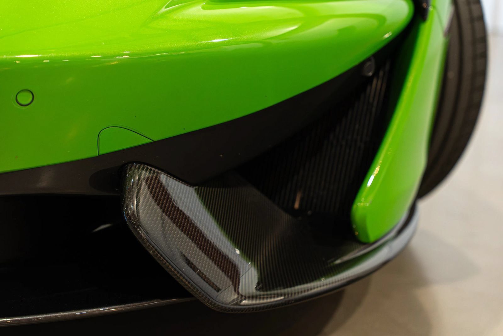 Used 2016 McLaren 570S Coupe RWD image 17