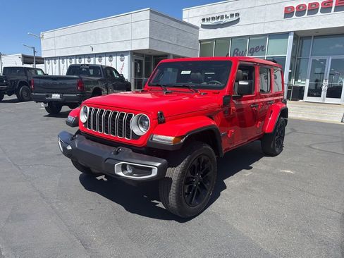 Certified 2025 Jeep Wrangler Unlimited Sahara w/ Safety Group AWD/4WD image 3