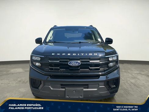 Used 2025 Ford Expedition Active AWD/4WD image 9
