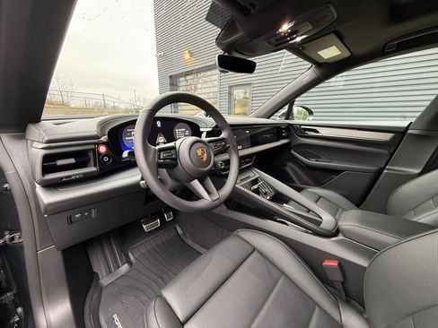 New 2025 Porsche Macan 4S Electric image 4