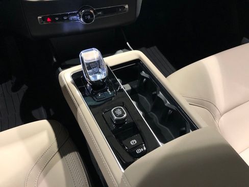 New 2026 Volvo XC90 B6 Plus w/ Protection Package Premier image 27