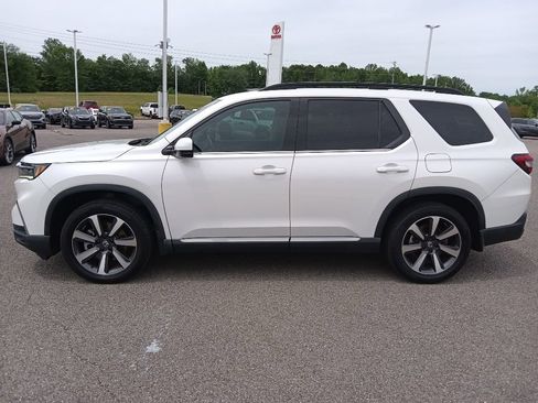 Used 2023 Honda Pilot Touring image 6