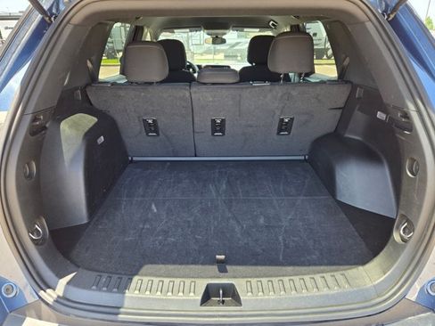 Used 2025 Chevrolet Equinox LT AWD/4WD image 6