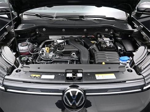 New 2026 Volkswagen Taos SE image 15