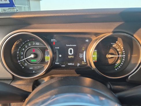 Used 2023 Jeep Wrangler Unlimited Rubicon 4xe AWD/4WD image 16