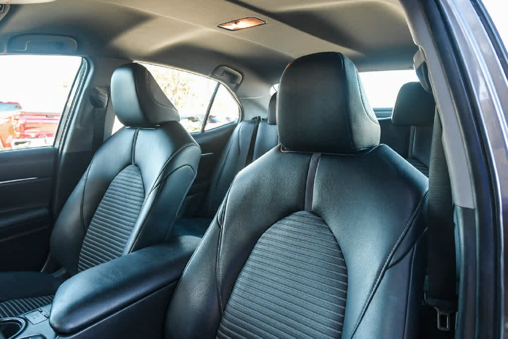 Used 2019 Toyota Camry SE w/ Protection Package (Q2) FWD image 18
