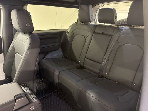 Used 2025 Land Rover Defender 90 X-Dynamic SE AWD/4WD image 18