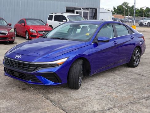 Used 2025 Hyundai Elantra Limited FWD image 24