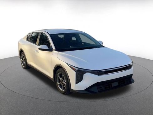 Used 2025 Kia K4 LXS image 2