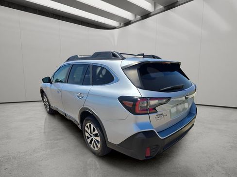 Used 2022 Subaru Outback Premium AWD/4WD image 3