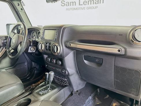 Used 2017 Jeep Wrangler Unlimited Sahara image 25