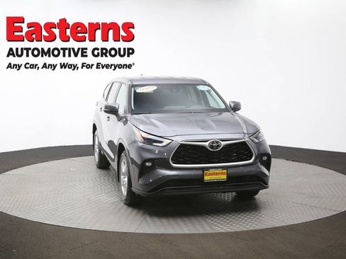 Used 2024 Toyota Highlander LE image 52