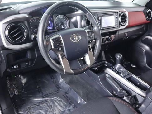 Used 2018 Toyota Tacoma SR5 image 9