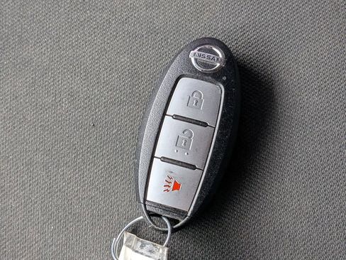 Used 2022 Nissan Titan SV image 30