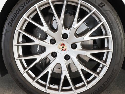 Certified 2025 Porsche Panamera image 13