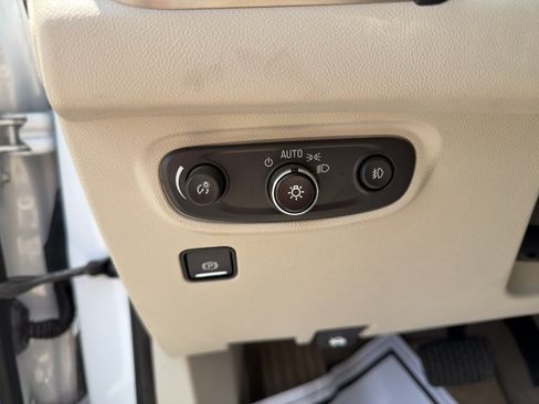 Used 2020 GMC Terrain Denali w/ Denali Premium Package FWD image 13