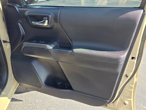 Used 2019 Toyota Tacoma TRD Sport RWD image 6