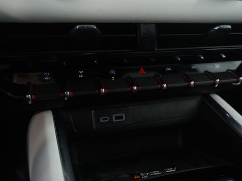 Used 2024 GMC Canyon AT4X image 22