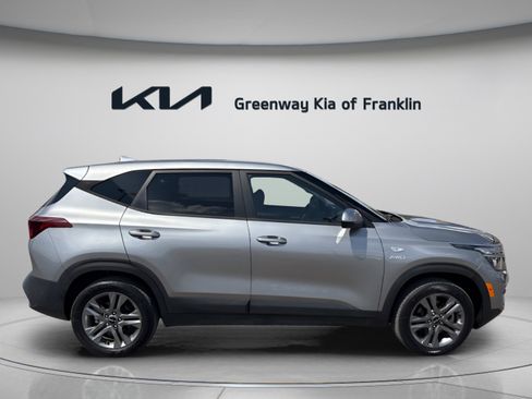 Used 2023 Kia Seltos LX AWD/4WD image 8