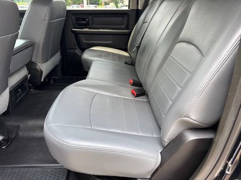 Used 2019 RAM 1500 Tradesman w/ Chrome Appearance Group RWD image 18