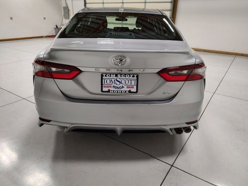 Used 2023 Toyota Camry SE image 12