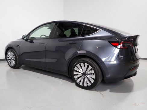 Used 2025 Tesla Model Y Long Range RWD image 9