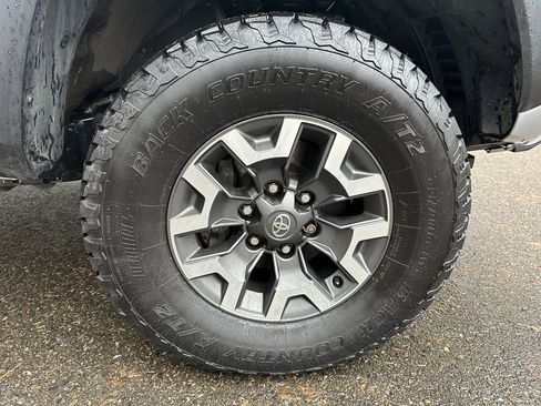 Used 2021 Toyota Tacoma TRD Off-Road image 6