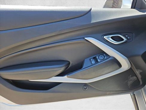 Used 2019 Chevrolet Camaro LT RWD image 9