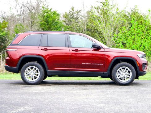 New 2026 Jeep Grand Cherokee Laredo RWD image 5