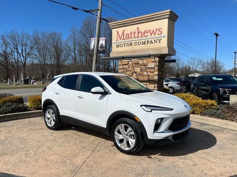 Used 2025 Buick Encore GX Preferred AWD/4WD image 2
