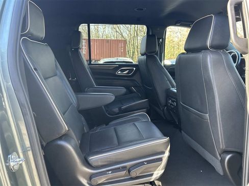 Used 2023 Chevrolet Suburban Premier image 18