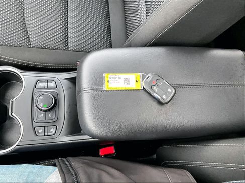 Used 2023 GMC Terrain SLE w/ Driver Convenience Package image 31