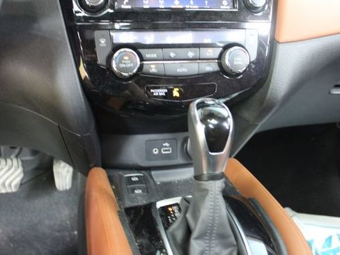 Used 2020 Nissan Rogue SL AWD/4WD image 21