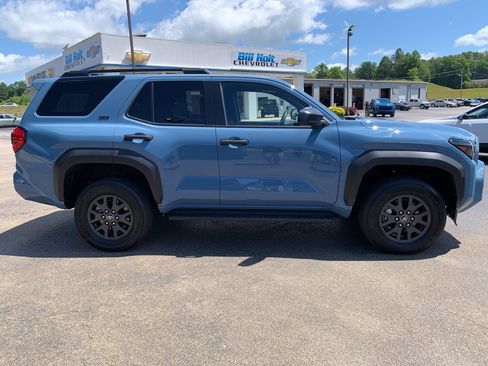 Used 2025 Toyota 4Runner SR5 AWD/4WD image 2