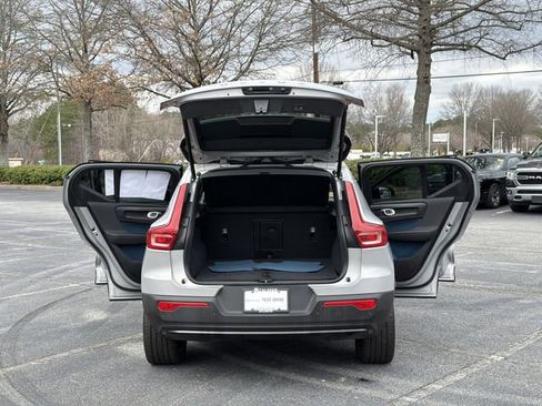 Used 2023 Volvo XC40 Recharge Plus image 11