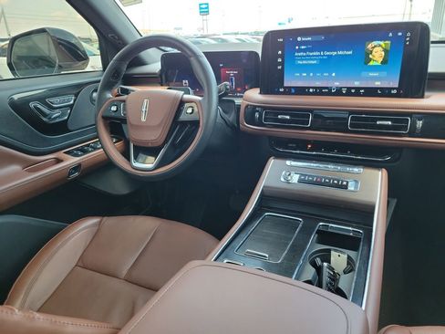 Certified 2025 Lincoln Aviator Reserve AWD/4WD image 13