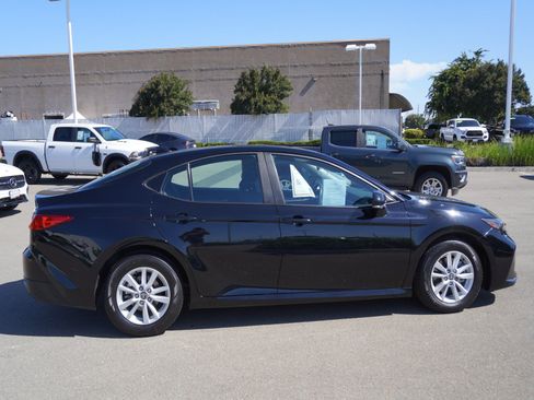 Used 2025 Toyota Camry LE FWD image 4