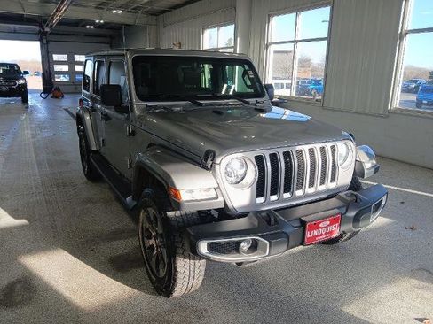 Used 2019 Jeep Wrangler Unlimited Sahara image 2