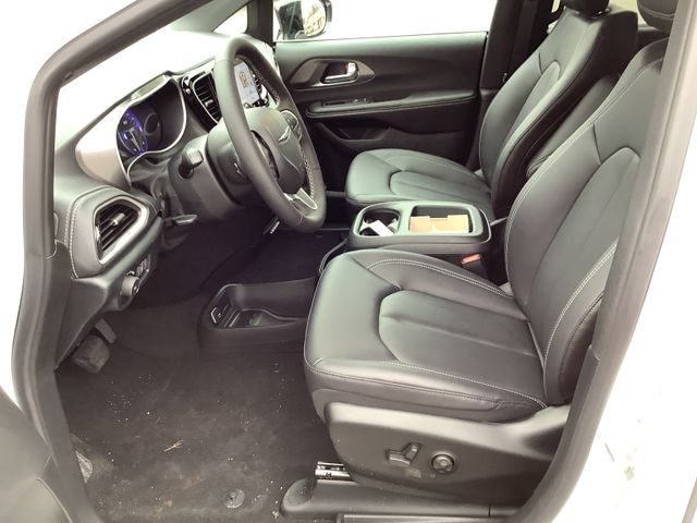 New 2026 Chrysler Pacifica Select AWD/4WD image 9