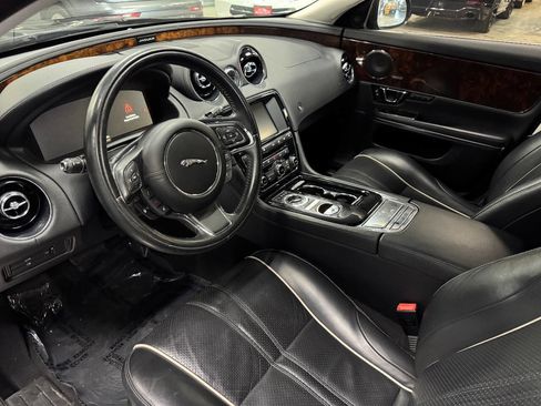 Used 2016 Jaguar XJ R-Sport image 30
