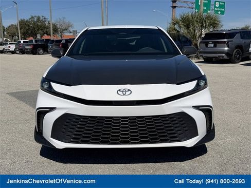 Used 2025 Toyota Camry SE w/ Convenience Package image 12