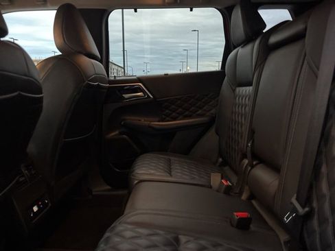 Used 2024 Mitsubishi Outlander SEL Black Edition image 18